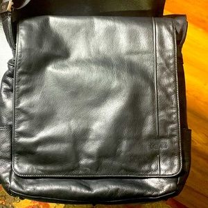 TUMI men’s black leather messenger flap top with blue jacquard lining.
